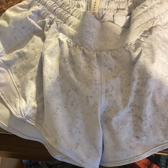 Lululemon hotty hot shorts - Picture 2 of 4